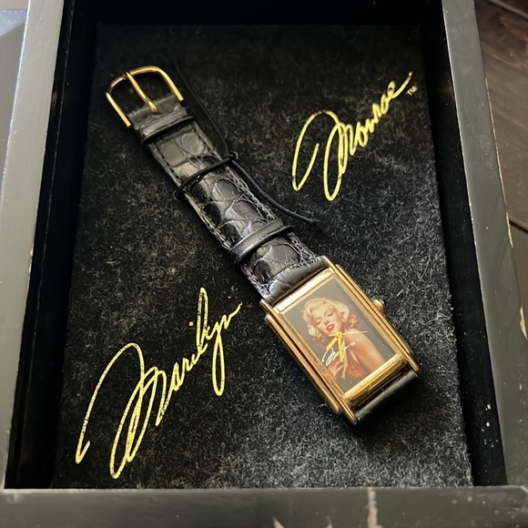 Fossil vintage Marilyn Monroe watch - Picture 2 of 8